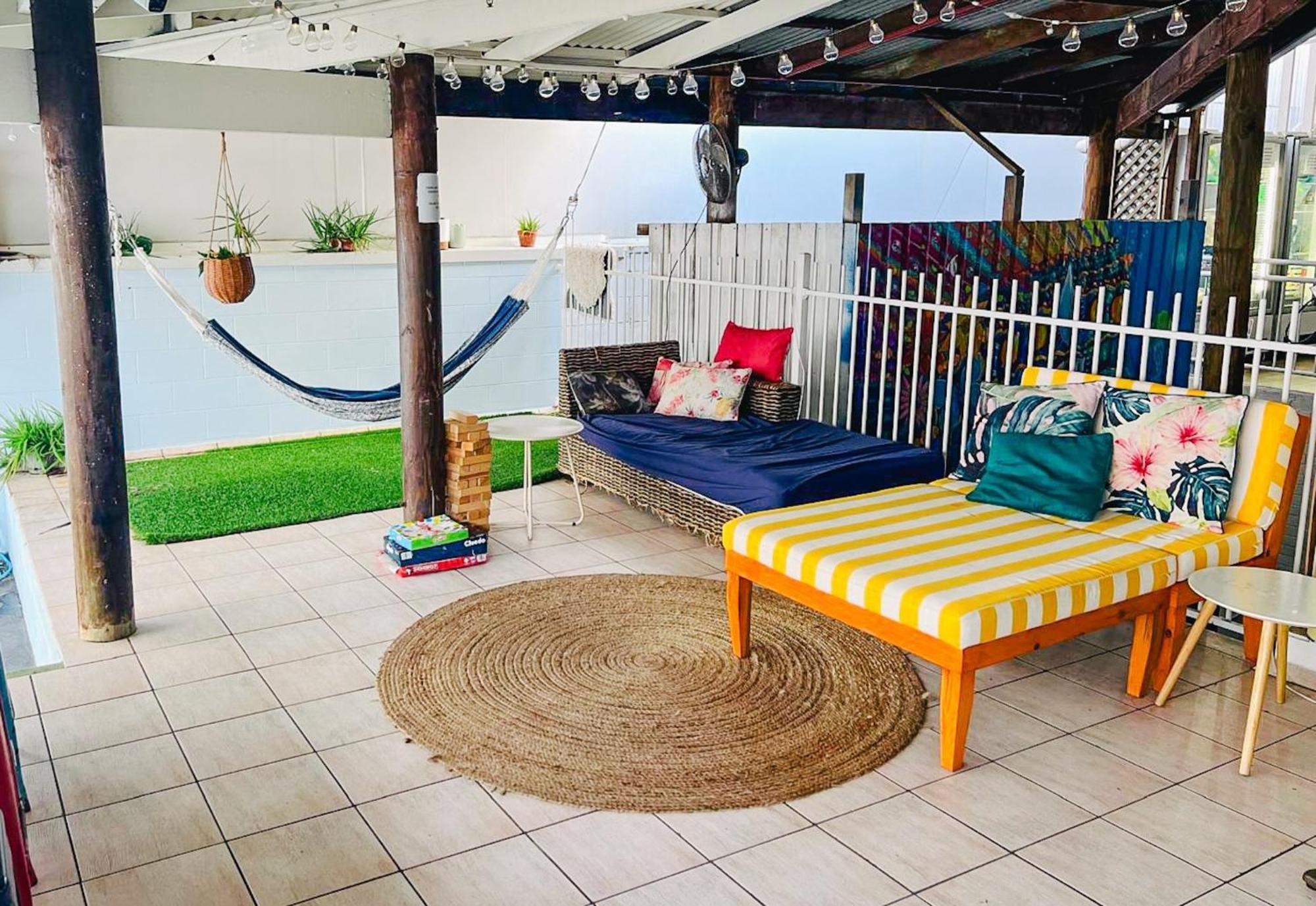 The Espy Hostel Cairns Exterior foto