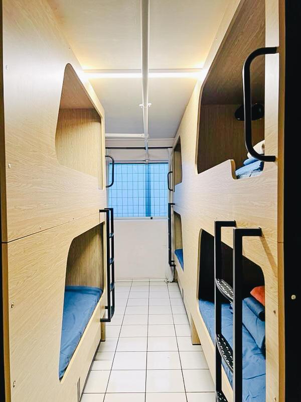 The Espy Hostel Cairns Exterior foto